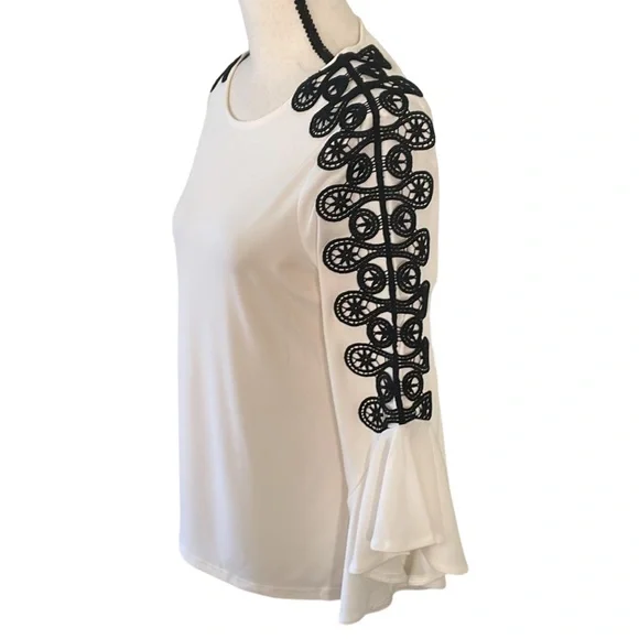 Chico’s Swirled Lace Flutter-Sleeve Top Size 4 - Picture 2 of 10